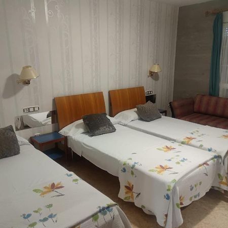 Hostal Burbia ビジャフランカ・デル・ビエルソ エクステリア 写真