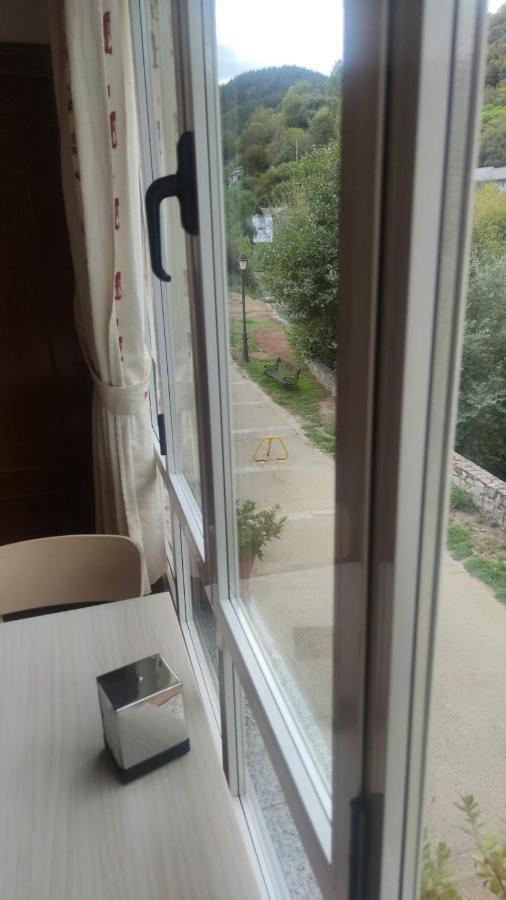 Hostal Burbia ビジャフランカ・デル・ビエルソ エクステリア 写真