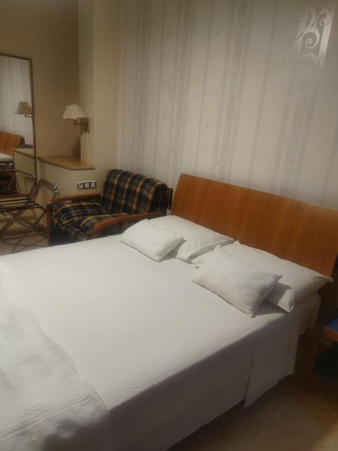 Hostal Burbia ビジャフランカ・デル・ビエルソ エクステリア 写真