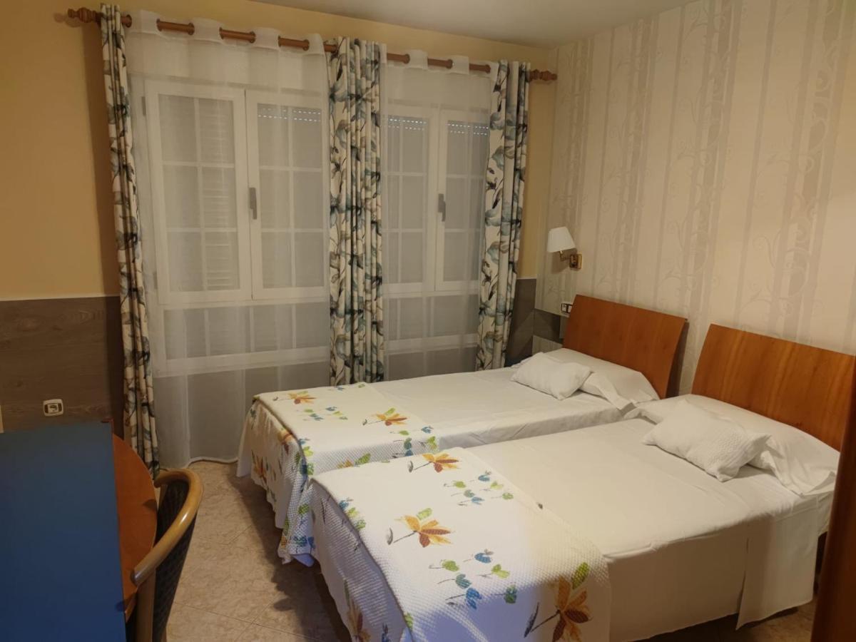 Hostal Burbia ビジャフランカ・デル・ビエルソ エクステリア 写真