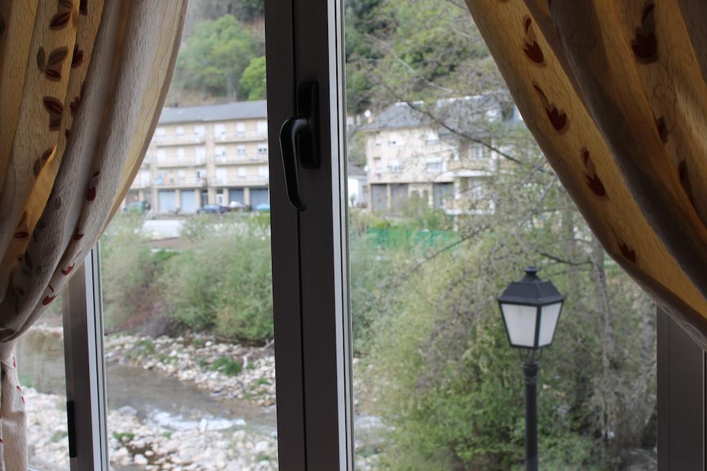 Hostal Burbia ビジャフランカ・デル・ビエルソ 部屋 写真