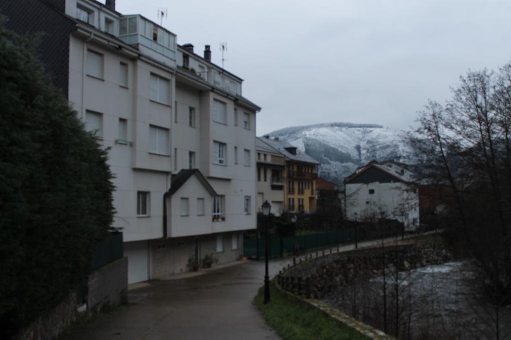 Hostal Burbia ビジャフランカ・デル・ビエルソ エクステリア 写真